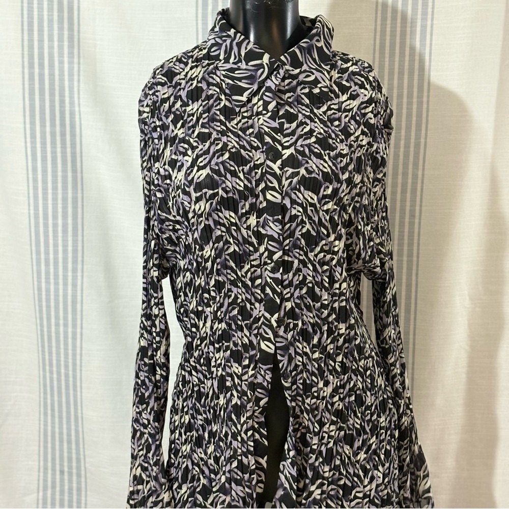 Women’s Black and Lavender Leaf-Print Blouse - Picture 4 of 6